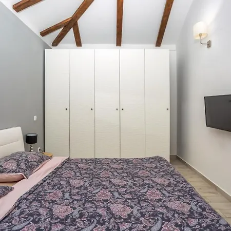 2 With Pool Krk By Guide 别墅 Gostinjac