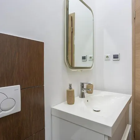 2 With Pool Krk By Guide 别墅 Gostinjac