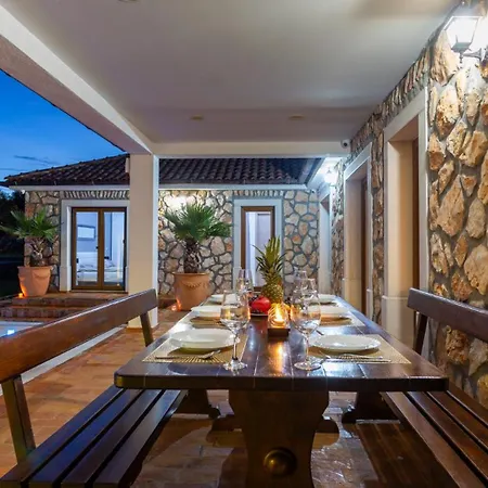 别墅 2 With Pool Krk By Guide Gostinjac