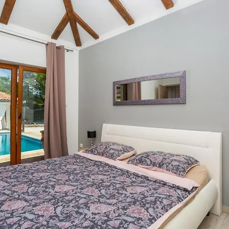 2 With Pool Krk By Guide וילה Gostinjac