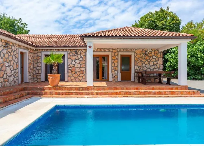 2 With Pool Krk By Guide 别墅