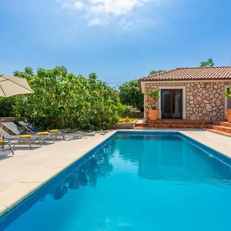 Βίλα 2 With Pool Krk By Guide Gostinjac