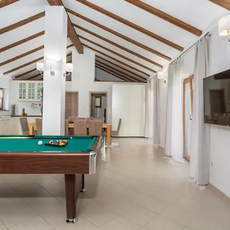 Βίλα 2 With Pool Krk By Guide Gostinjac