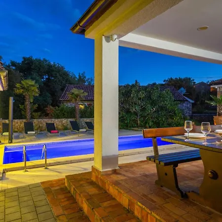 Βίλα 2 With Pool Krk By Guide *