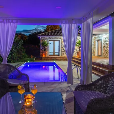 2 With Pool Krk By Guide Βίλα Gostinjac